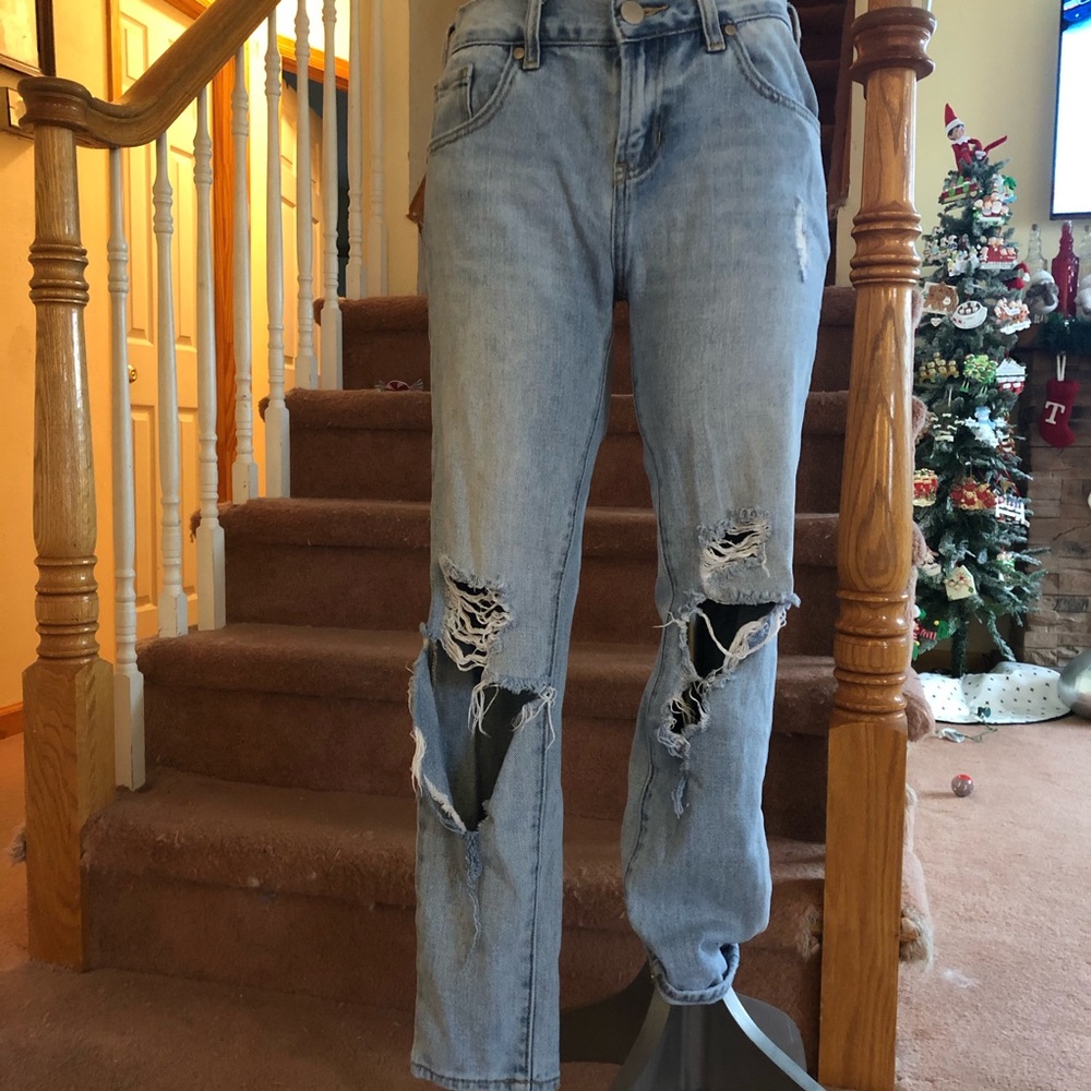 Bullhead Ripped Boyfriend Jeans